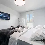 Stylish Retreat 1Bed, Pool, Sleeps 3