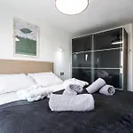 Stylish Retreat 1Bed, Pool, Sleeps 3