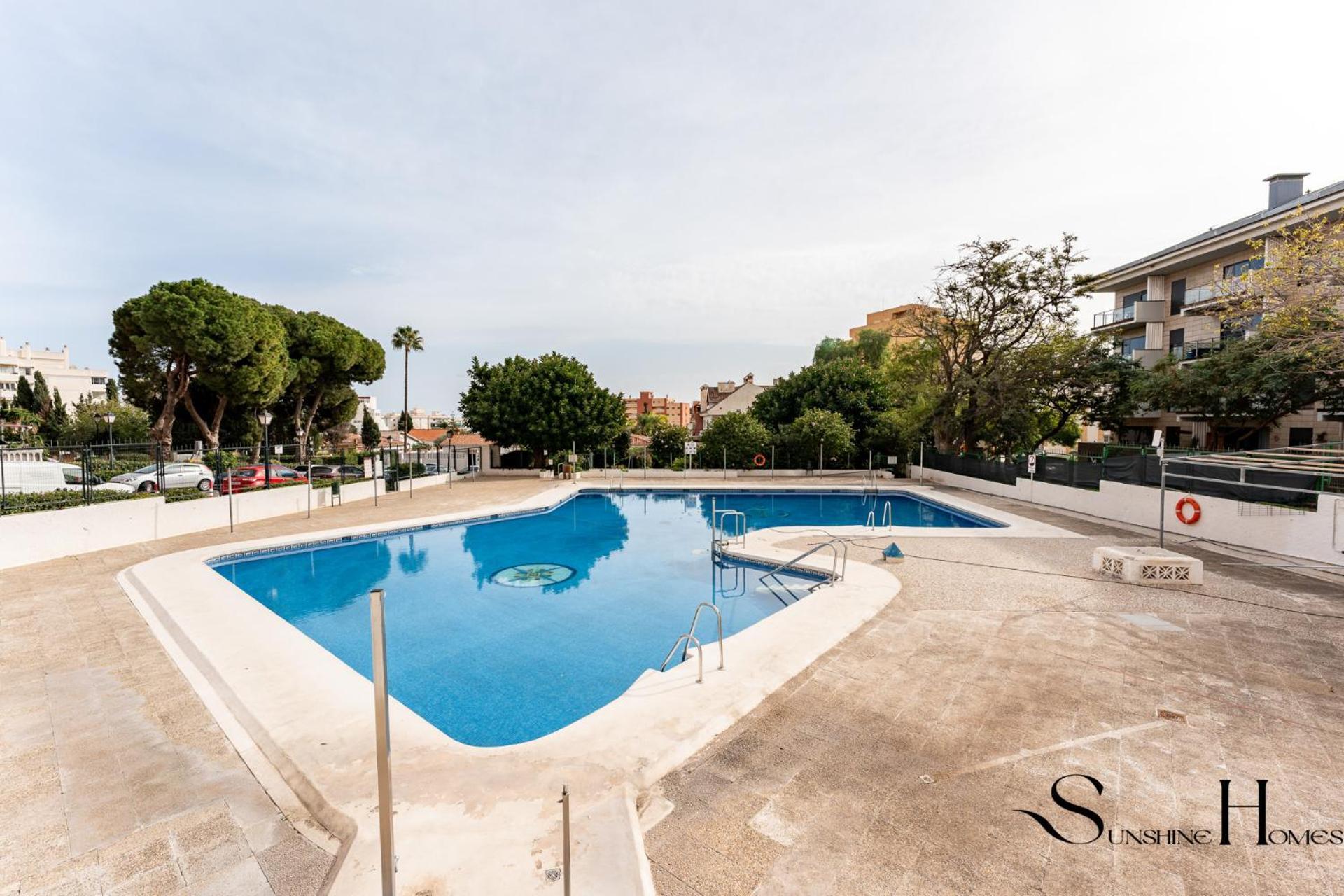 Apartment Stylish Retreat 1bed, Pool, Sleeps 3 *