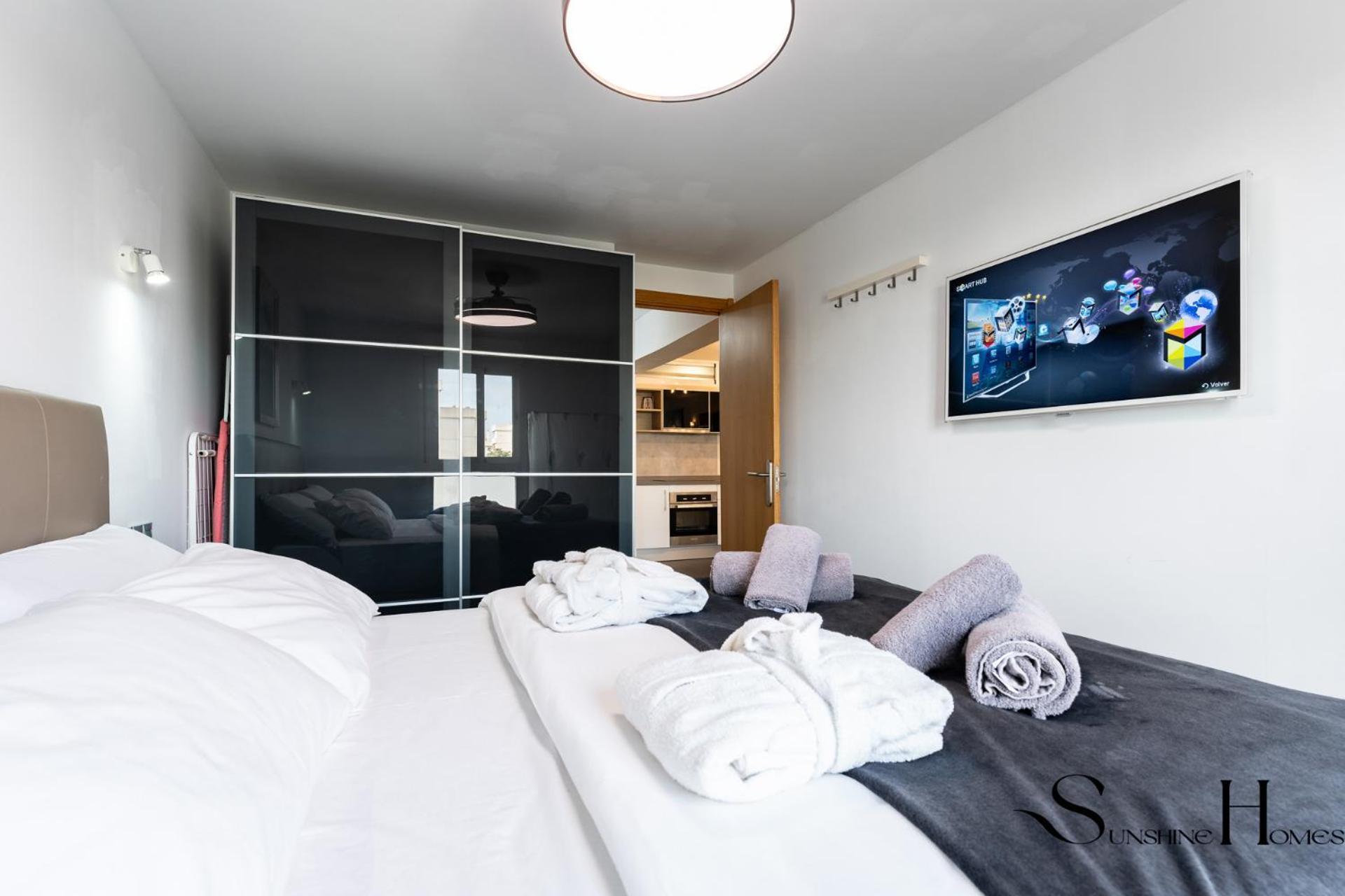 Apartment Stylish Retreat 1bed, Pool, Sleeps 3