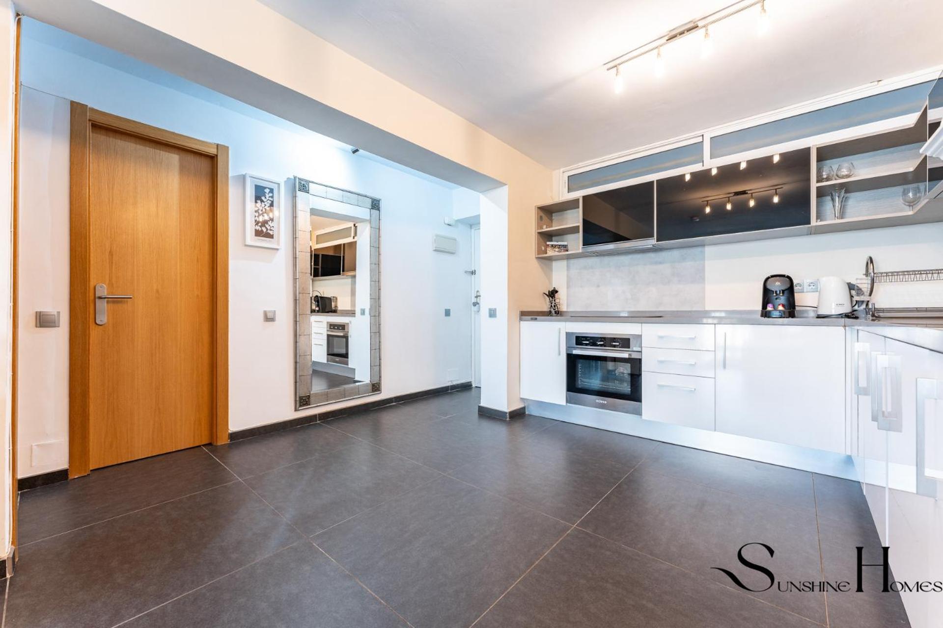Apartment Stylish Retreat 1bed, Pool, Sleeps 3 *