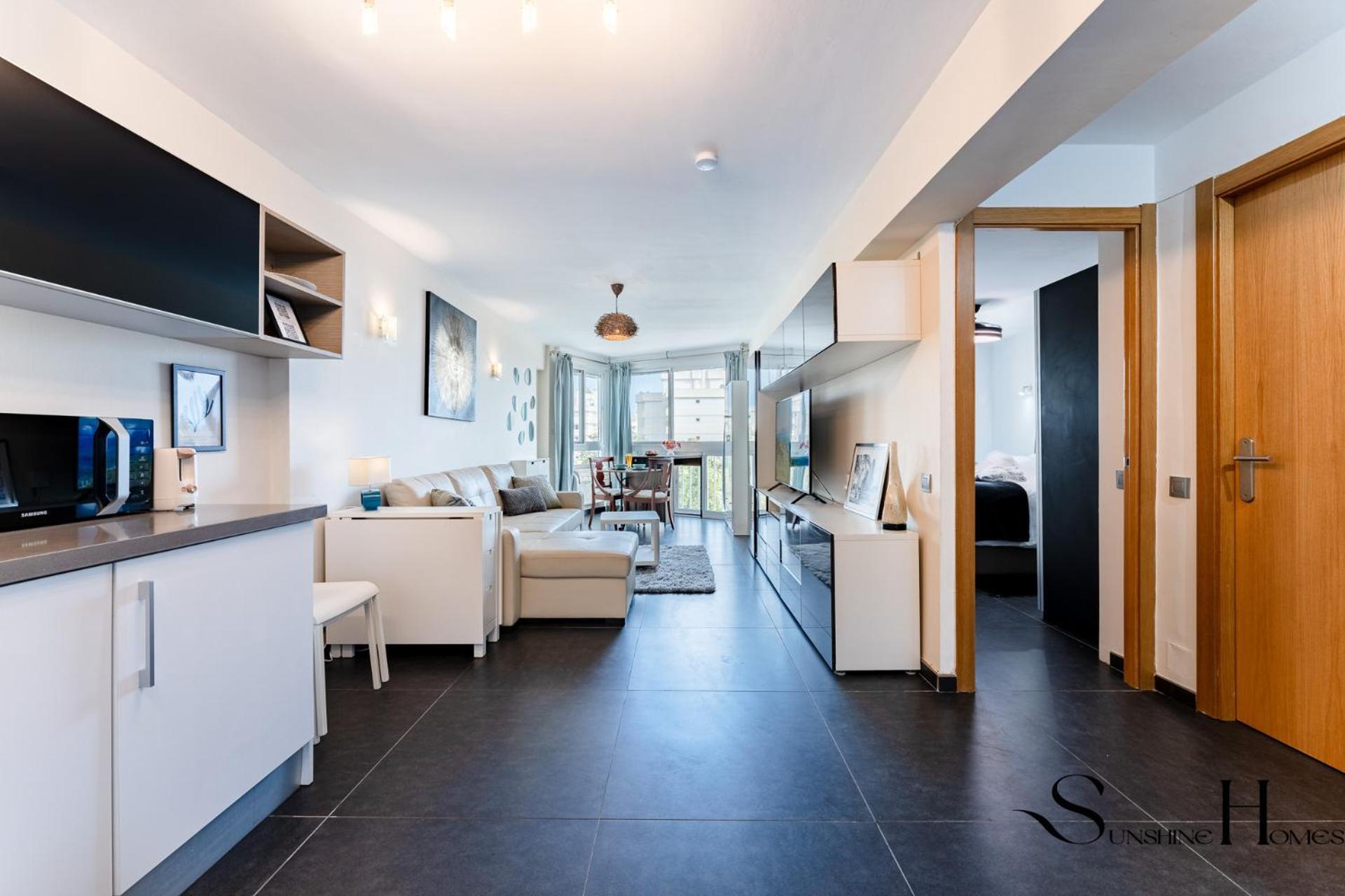 Stylish Retreat 1bed, Pool, Sleeps 3 Apartment