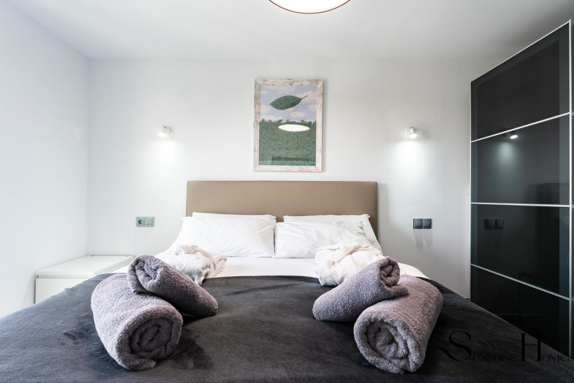 Stylish Retreat 1bed, Pool, Sleeps 3 *