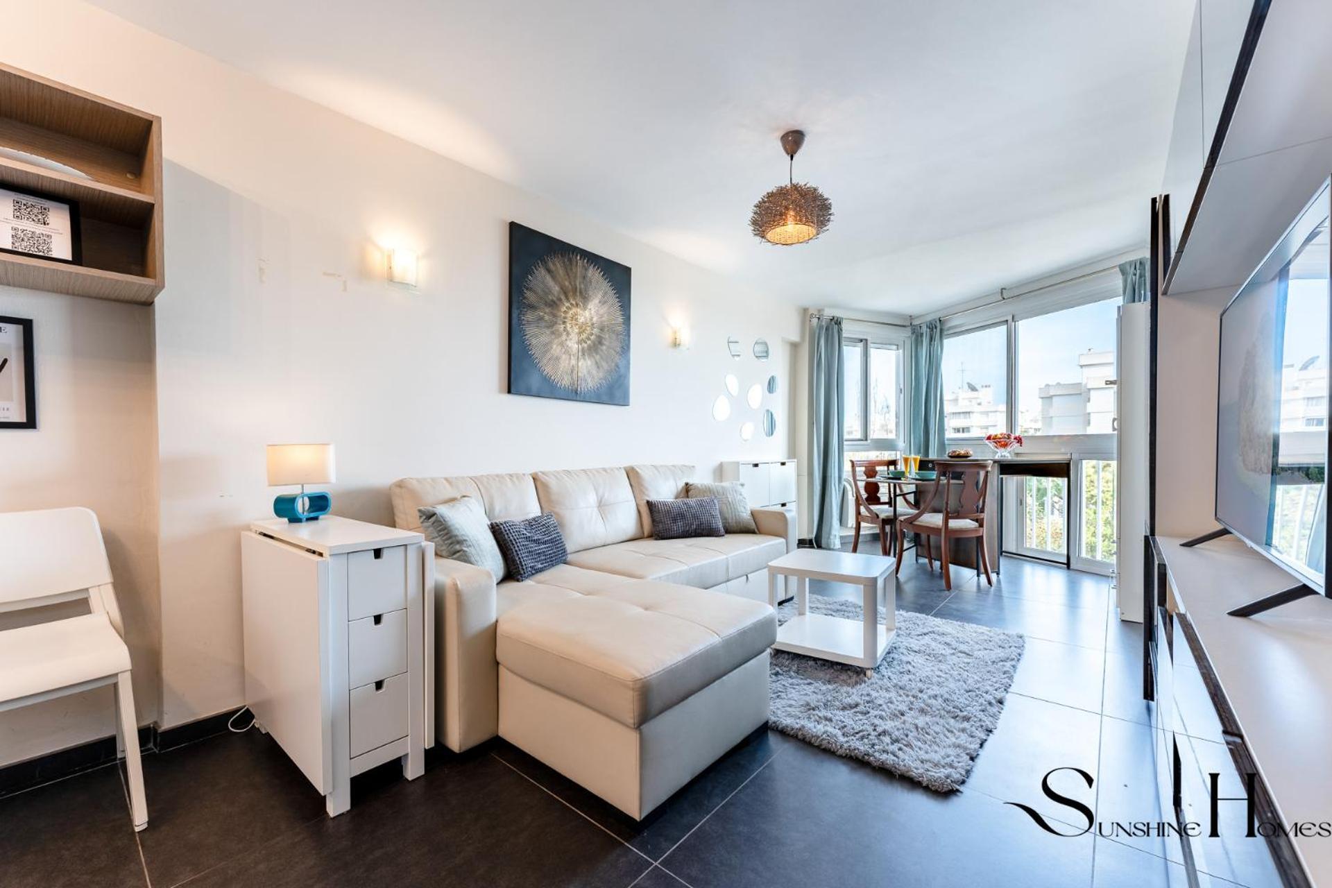 Apartment Stylish Retreat 1bed, Pool, Sleeps 3 *